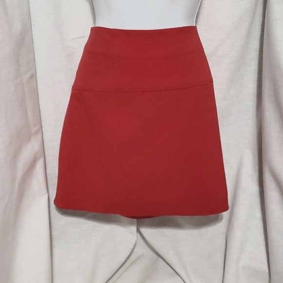 Leith. NWOT. Red Mini Skirt; Wide Waist Band; Back Zipper Closure. Size M. - Picture 1 of 11